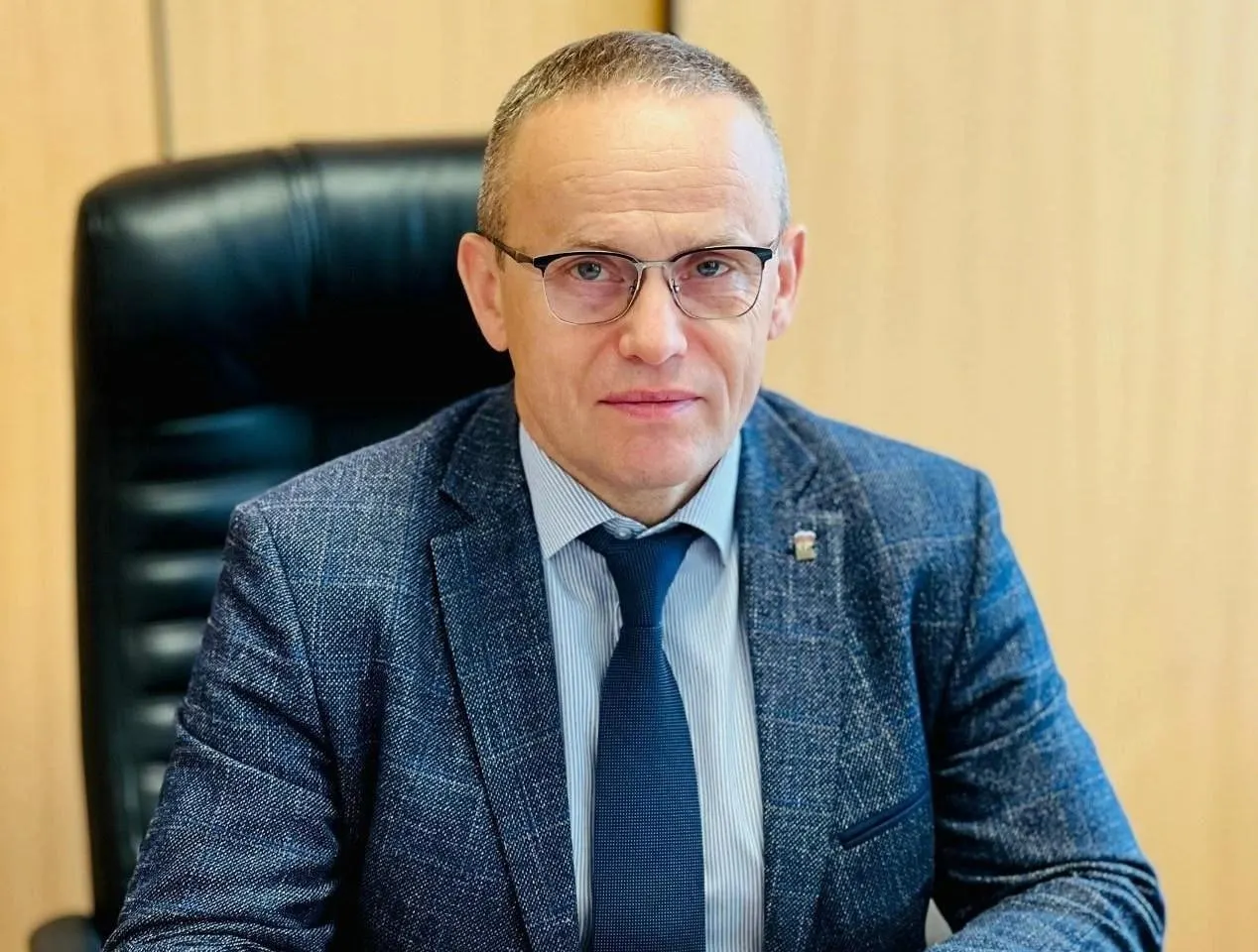 Глава Кушвы Михаил Слепухин, руководивший городом с сентября 2013 года, покинул пост по собственному желанию. Он планирует отдохнуть и затем помогать коллегам в предстоящей избирательной кампании.