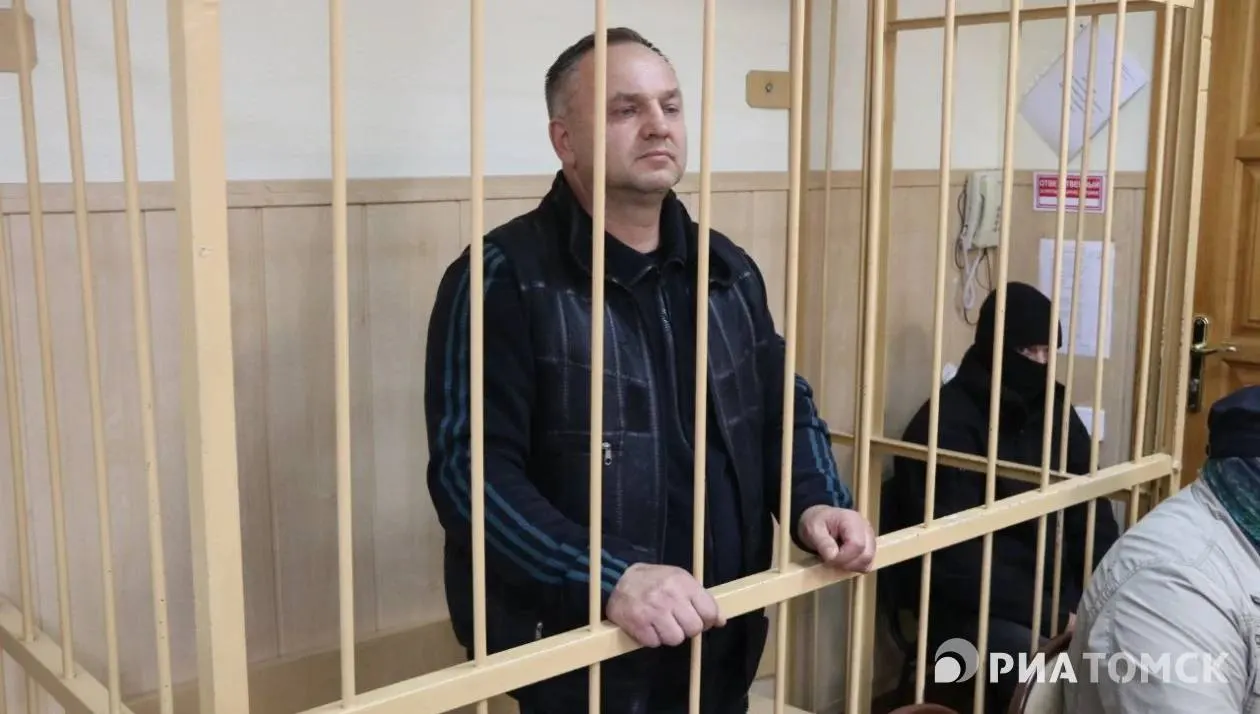 Суд признал Вячеслава Шипицына виновным в превышении должностных полномочий и покушении на мошенничество; ему назначено 4 года 6 месяцев колонии общего режима и штраф 400 тысяч рублей.