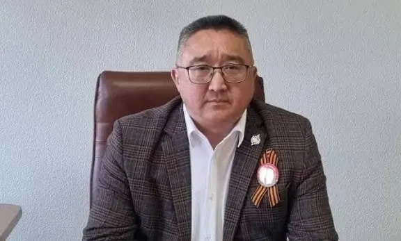 Депутаты утвердили 250%-ную надбавку главе администрации Пудожского района на тайном собрании, проведение которого вызвало критику на фоне нерешённых проблем с дорогами и ЖКХ.