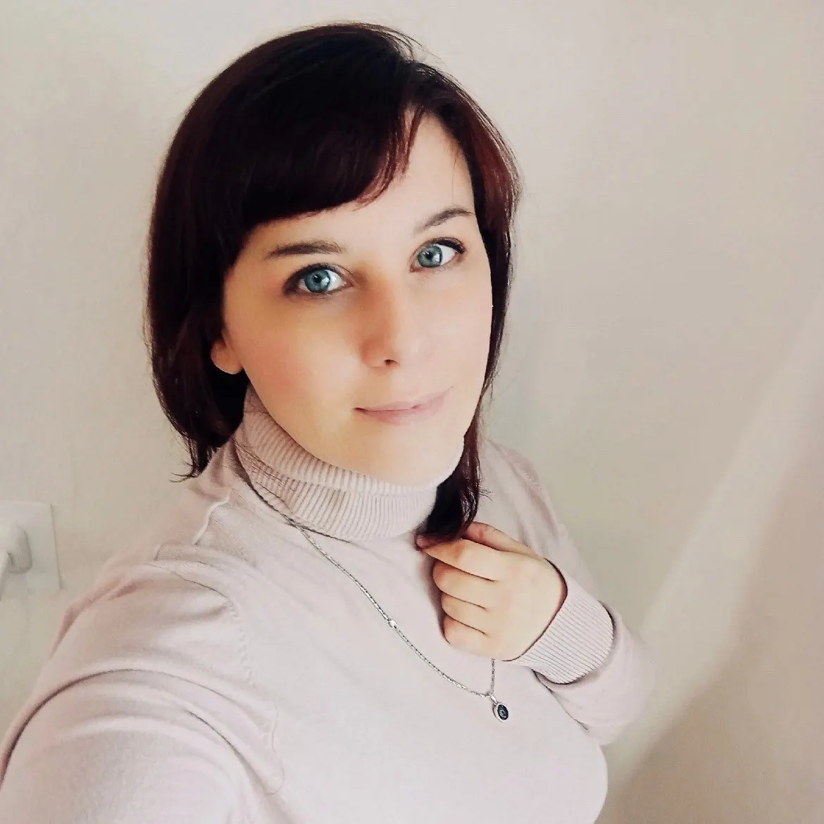 В Губахе исчезла 39‑летняя медсестра: родственники сообщают о нервном срыве и просят сообщать любую информацию по телефонам.