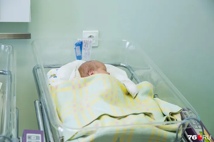 Женщины в южной части Кемеровской области остаются без детей: младенцев перевозят в другие города, матери не видят их неделями.