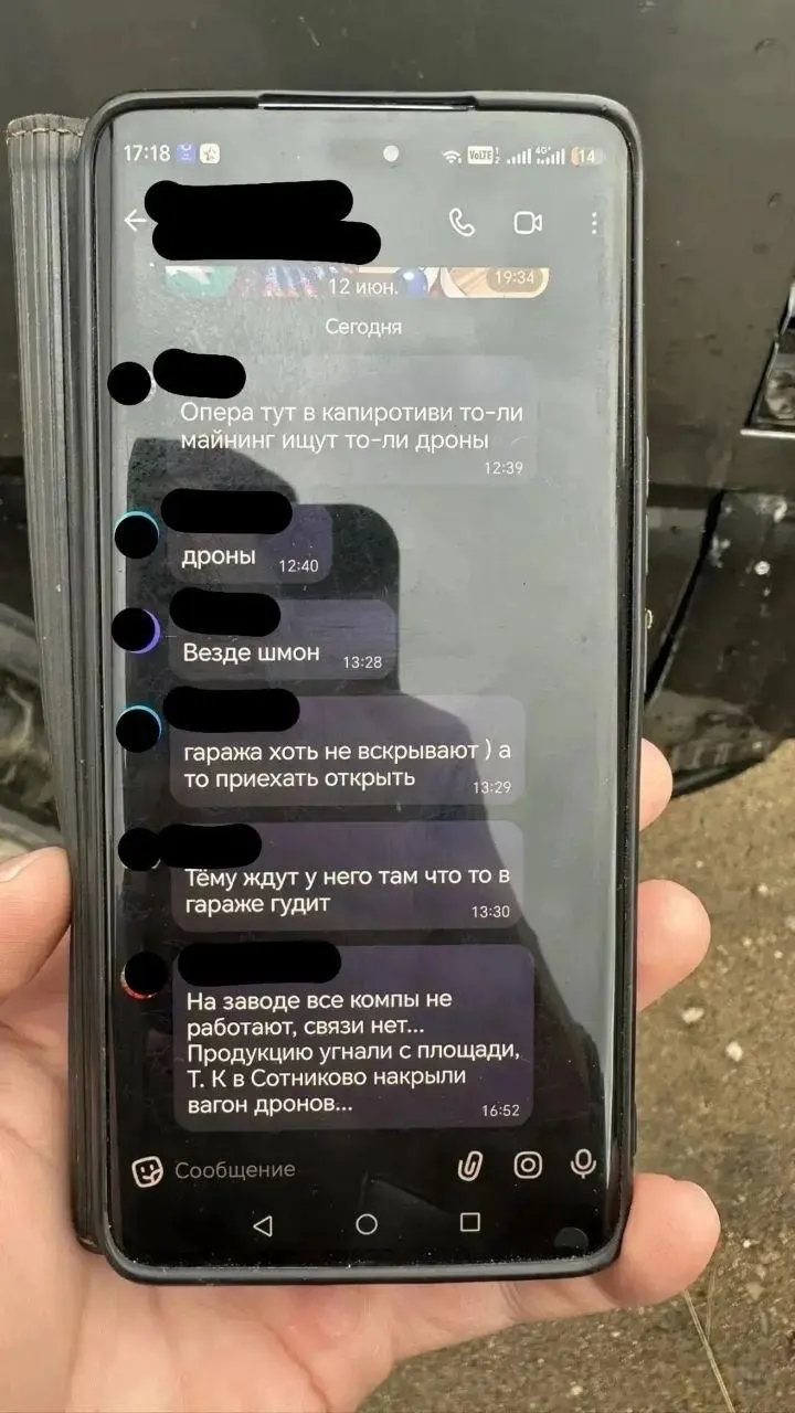 В районе поселка Восточный проводятся проверки: жителей просят обращать внимание на подозрительные машины и людей и сообщать в полицию. Слухи о найденном вагоне с дронами пока не подтверждены.