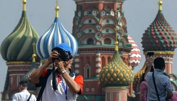 За первое полугодие 2026 года число поездок по России сократилось до 40,1 млн, что на 3% меньше, чем годом ранее; онлайн‑сервисы бронирования фиксируют ещё более заметное падение.