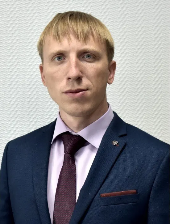 Заместитель главы Назаровского округа Николай Матвеев покинул администрацию после появления аудиозаписи с угрозами в адрес местного жителя; трудовой договор расторгнут по соглашению сторон.