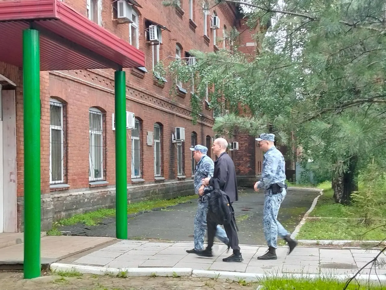 1-й Западный окружной военный суд признал оппозиционного политика виновным и приговорил его к 7 годам колонии общего режима; на три года ему также запрещена деятельность, связанная с публикацией материалов. Дело рассматривалось в закрытом режиме.