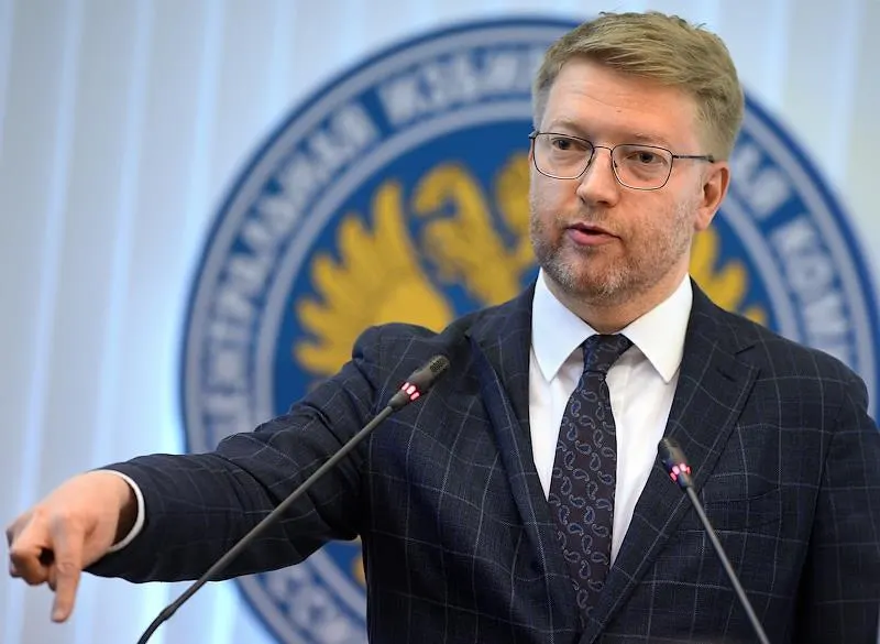 Рыбаков просит ЦИК вмешаться после того, как региональная избирательная комиссия пригрозила отказать в регистрации списка «Яблока» из‑за формального нарушения, которое партия уже устранила.