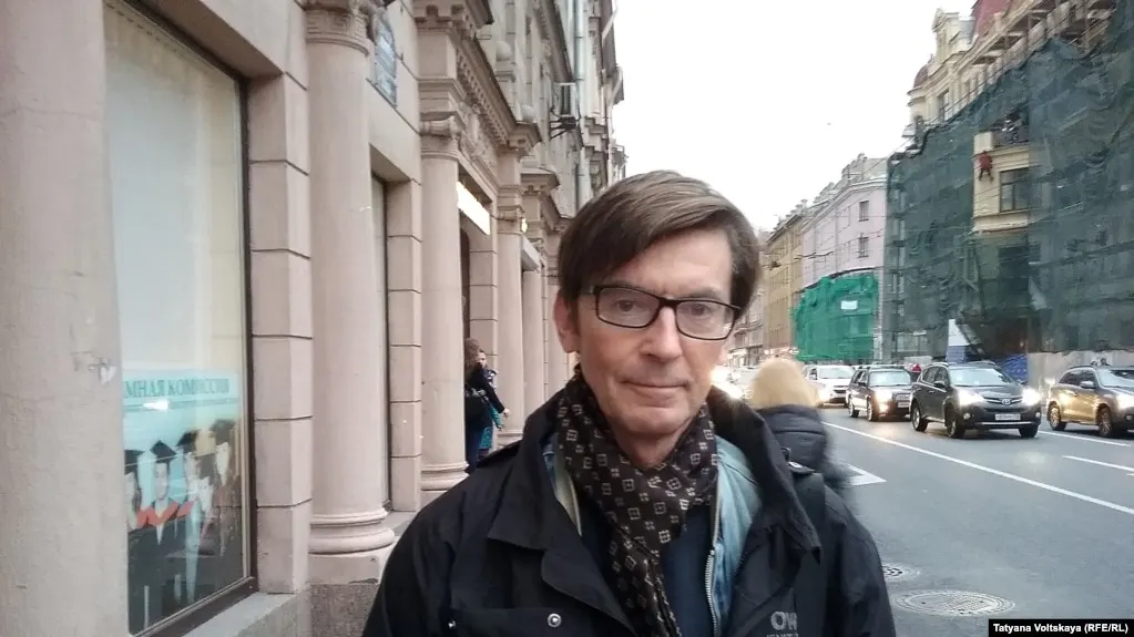 В Санкт-Петербурге на 67‑м году жизни умер журналист и телеведущий Сергей Шолохов. Причины смерти не озвучены. Шолохов был известен своими телепередачами о кино и многолетней программой «Тихий дом».