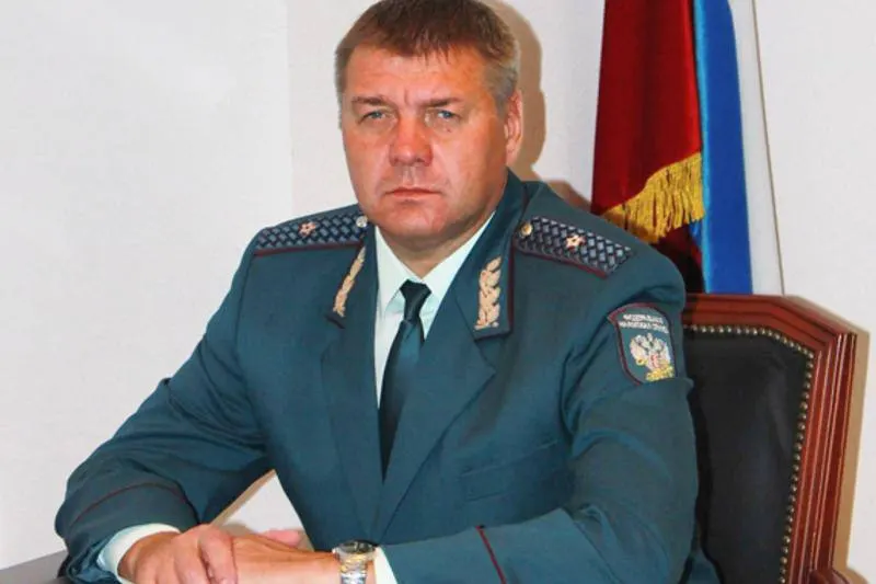 Бывшего начальника УФНС по Свердловской области Сергея Логинова, скрывавшегося в ОАЭ более года, задержали и поместили в следственный изолятор Челябинска; ему инкриминируют получение взяток при возмещении НДС.