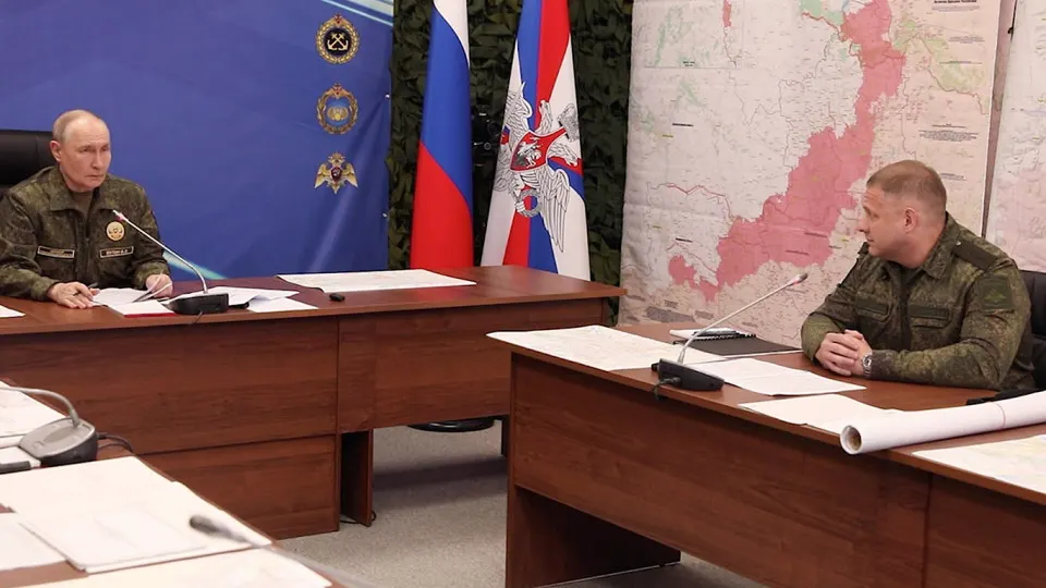Официальные сводки о захваченных территориях и населённых пунктах значительно превышают данные независимых наблюдателей. На этом фоне Москва усиливает информационное давление, рассчитывая сохранить инициативу и использовать внешнее посредничество.