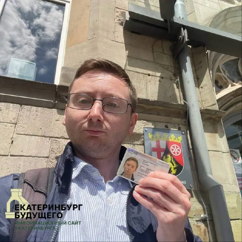 Орджоникидзевский суд Екатеринбурга заочно арестовал Александра Грезева по делу об оправдании терроризма. Повод — пост в Facebook; в мае 2026 года он объявлен в розыск и внесён в списки Росфинмониторинга. С 2022 года проживает за пределами России.