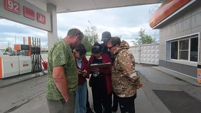 Местные жители добровольно организовали очереди и помощь на автозаправках Забайкалья, что позволило избежать конфликтов и облегчить доступ к топливу.