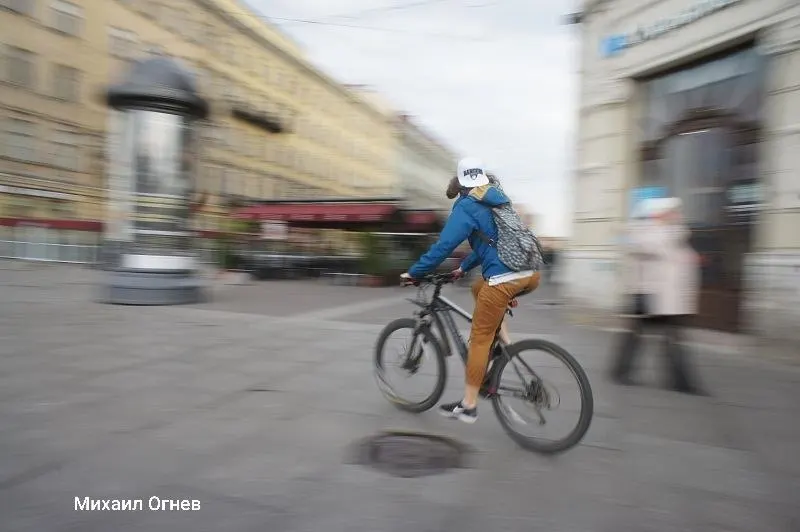 За первое полугодие 2026 года число ДТП с участием велосипедистов увеличилось почти на четверть — зафиксировано 2,9 тысячи таких аварий, 123 человека погибли, около 2,8 тысячи получили травмы.