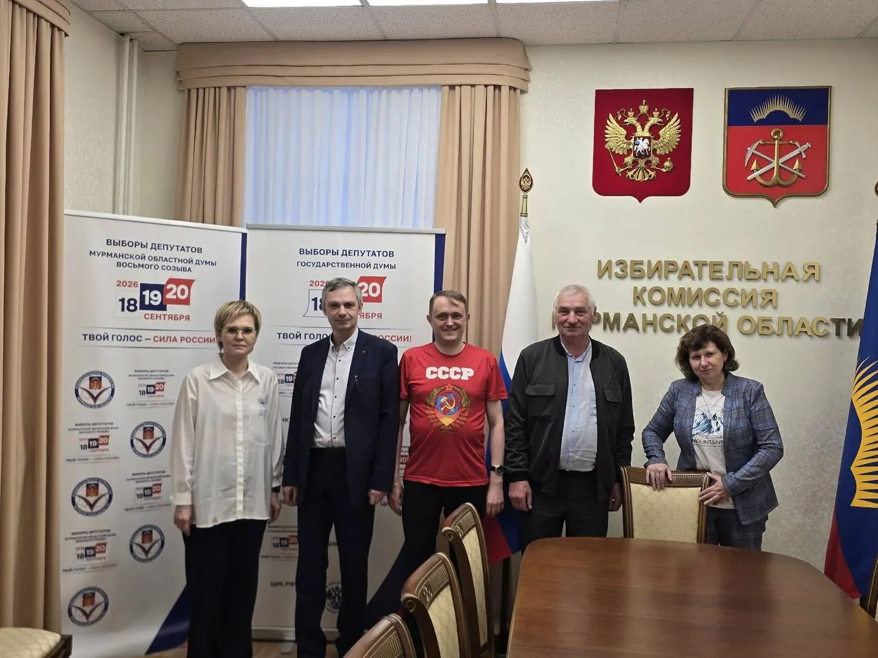 Реготделение КПРФ передало в избирком документы для выдвижения списка кандидатов в Мурманскую областную Думу; партия заявляет о «проверенной команде» и программе по повышению уровня жизни.