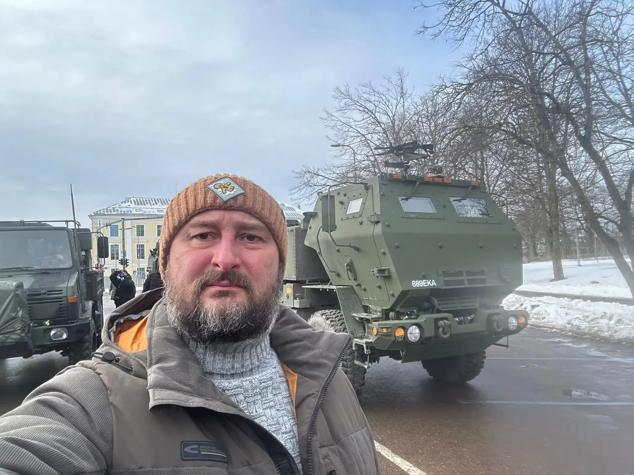 Мировой судья вынес заочное наказание в 1,5 года колонии за публикации в Telegram без отметки «иноагента». Прокурор просил меньший срок, защита утверждает отсутствие доказательств причастности к ведению канала.