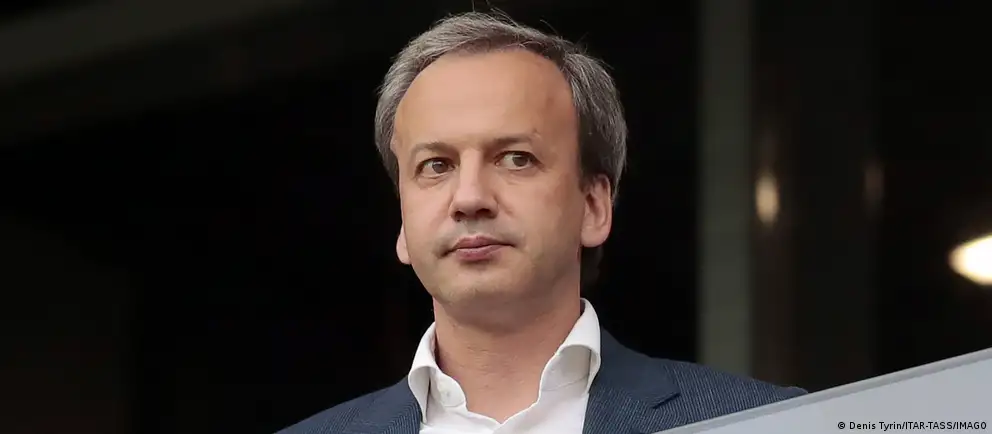 Аркадий Дворкович заявил, что будет оспаривать в суде своё включение в 21-й пакет санкций ЕС и до успешного решения временно отказался от обязанностей президента Международной шахматной федерации.