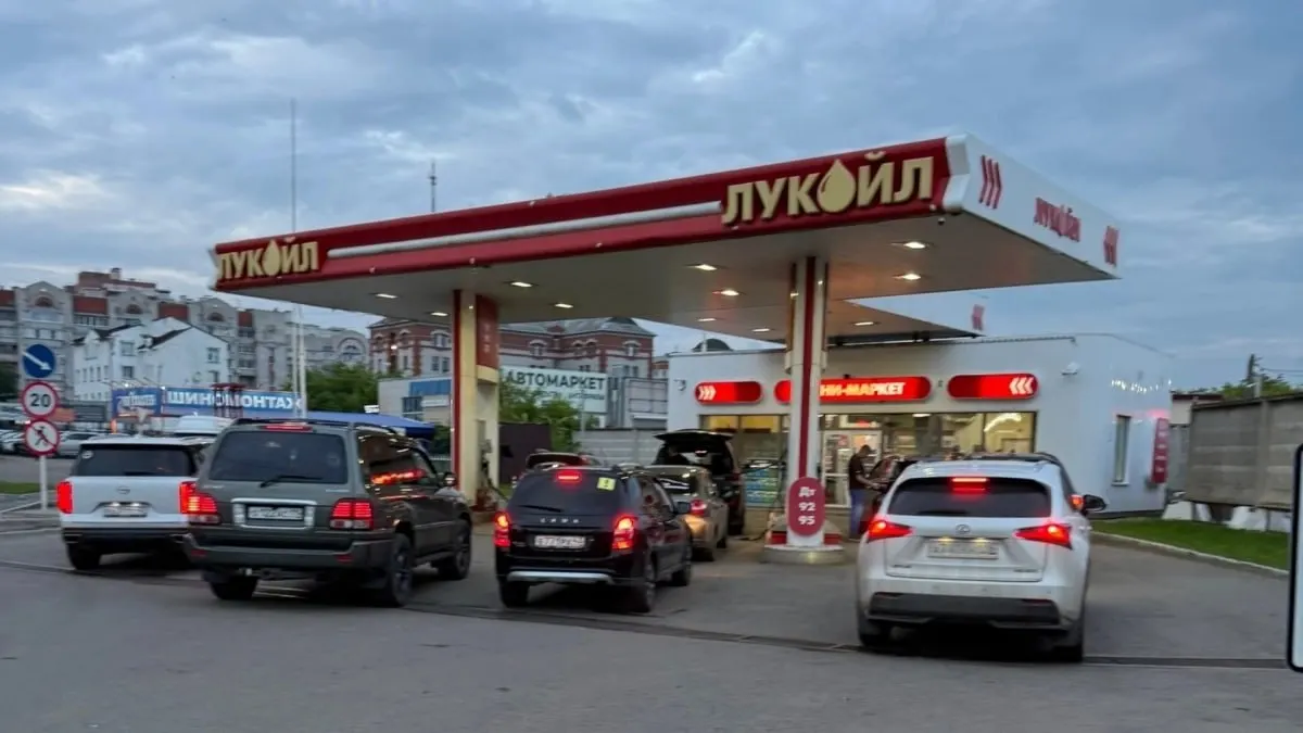 В регионе организован оперативный штаб: будут контролировать цены на АЗС, обеспечивать топливом экстренные службы и координировать поставки.