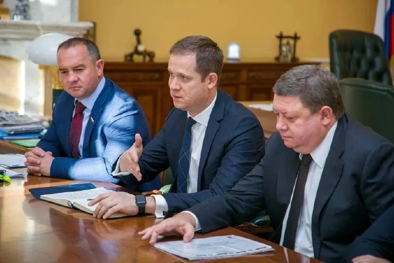 В региональном правительстве подтвердили отставку Александра Попова. О новом назначении на пост заместителя губернатора пока не сообщают, но ожидается, что Попов скоро получит новую должность.