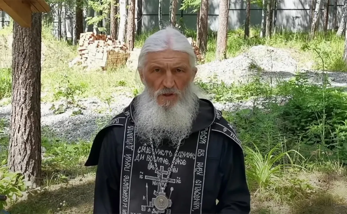 В картотеке Свердловского областного суда появилась запись об аресте человека с тем же именем и фамилией, что и бывший настоятель Среднеуральского женского монастыря. Его поместили в СИЗО по обвинению в оправдании терроризма. Ранее самого отца Сергия лишили сана и привлекали к уголовной ответственности.