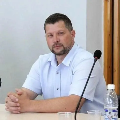 Директор парка «Сухотино» Сергей Максимов покинул пост спустя полгода работы. В министерстве науки Забайкалья подтвердили увольнение и опровергли сведения о массовых сокращениях штата.