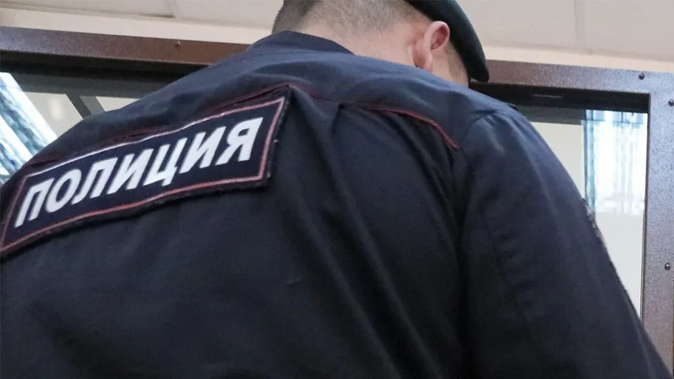 Пятерых жителей задержали после записи видеообращения с жалобой, что чиновникам по топливным картам заливают полный бак, тогда как обычным горожанам отказывают. Одному из задержанных — адвокату — назначили пять суток ареста. Случай произошёл на фоне масштабного топливного кризиса в стране.