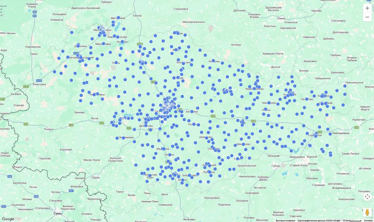 На сайте ЦИК отсутствуют адреса и составы некоторых участковых комиссий в приграничной зоне Курской области — по карте скрыта примерно 50‑километровая полоса. Подобная практика отмечается и в других регионах.