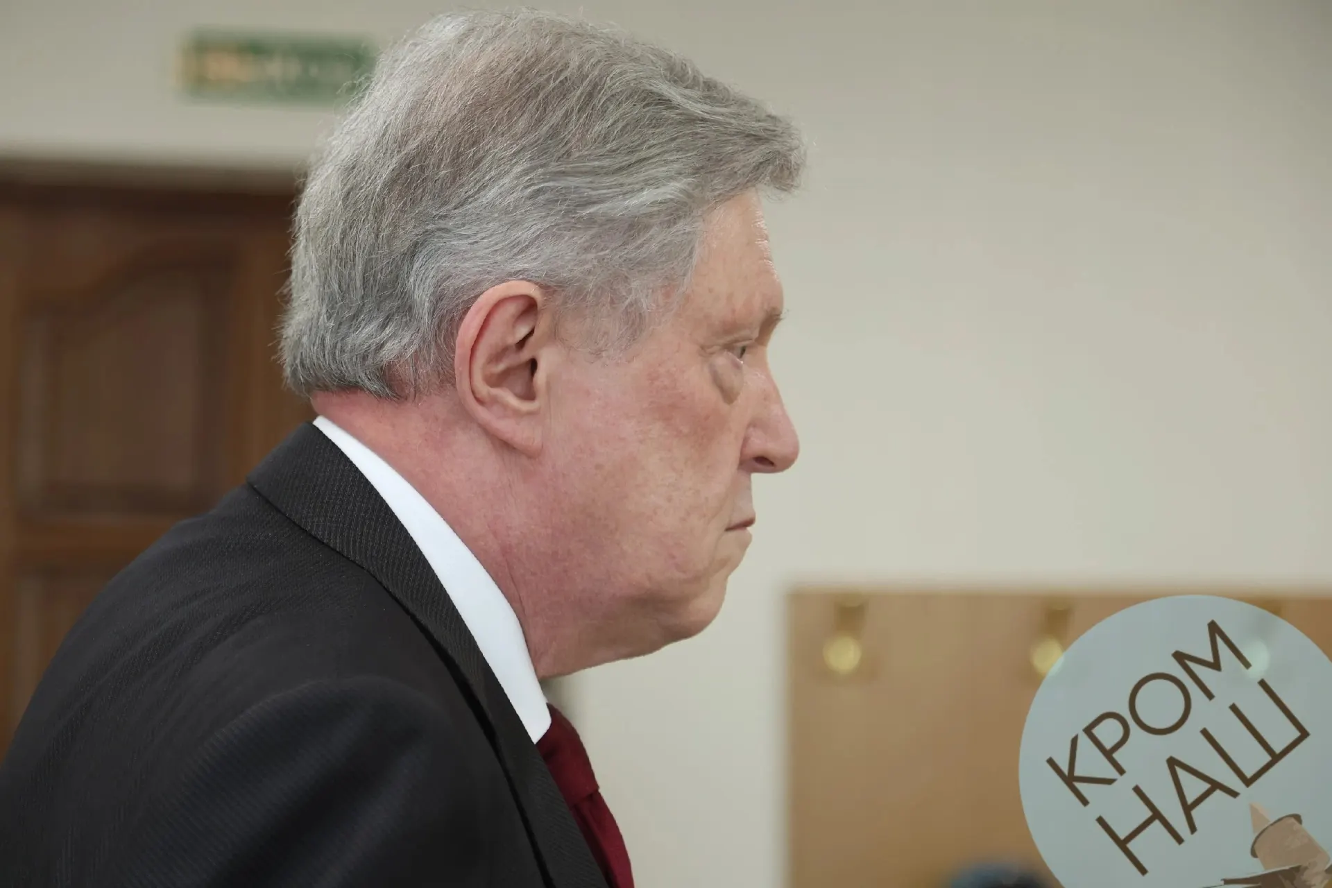 Политик Григорий Явлинский пришёл в Псковский городской суд в качестве свидетеля по объединённому уголовному делу Льва Шлосберга. Сам Шлосберг оспаривает решение о признании его иноагентом.