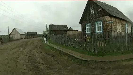 Жители четырёх отдалённых посёлков на Енисее остаются без света по пять часов в сутки из‑за графика, введённого ресурсниками; прокуратура признала это незаконным и обратилась в суд.