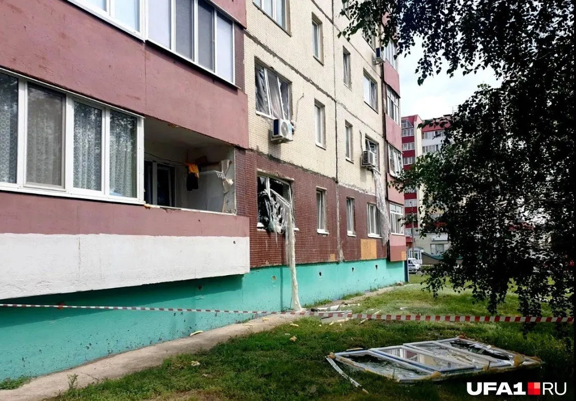 Суд признал двух рабочих виновными в произошедшем 2 июля взрыве в многоэтажке: один человек погиб, семеро пострадали. Каждому назначено по 3 года 4 месяца колонии‑поселения, приговор ещё не вступил в силу.