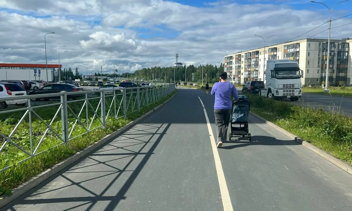 За январь–июнь 2026 года в Петрозаводске родилось 1511 детей — на 7,7% меньше, чем за тот же период 2025 года. Число родов и многоплодных случаев также сократилось.