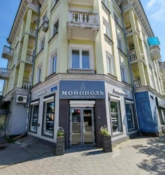 Винотека «Монополь», проработавшая 3,5 года на улице Карла Маркса, прекращает работу. Владелица сообщила о тяжелом решении и планах перезагрузить проект в новом формате.