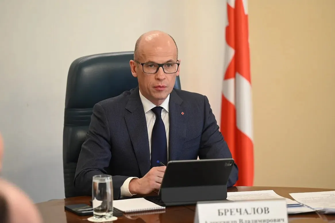 Глава региона признал перебои с топливом в сельской местности и пообещал направить дополнительные 300 тонн дизтоплива на приоритетные заправки, отмечая при этом проблему с хранением топлива в канистрах.