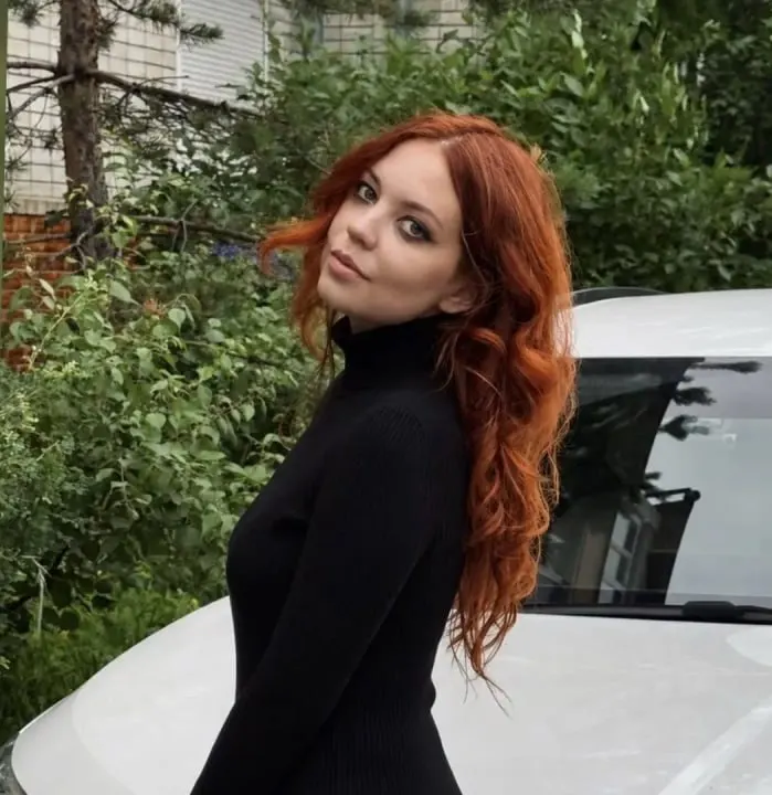 Елизавета Погальникова создала информационный канал о наличии топлива, который за три недели собрал более 6,2 тыс. подписчиков. Идея возникла после того, как она столкнулась с отсутствием бензина на заправке и увидела большие очереди.