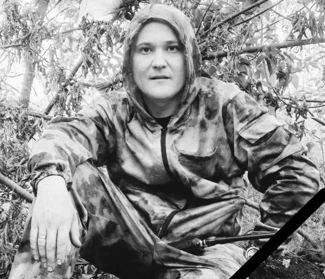 Алексей Кузнецов, солист и хормейстер из Баунтовского эвенкийского района Бурятии, был мобилизован в сентябре 2022 года и погиб 12 июля 2026 года в Запорожской области. Его близкие — жена, мать, брат и сестра — переживают утрату.