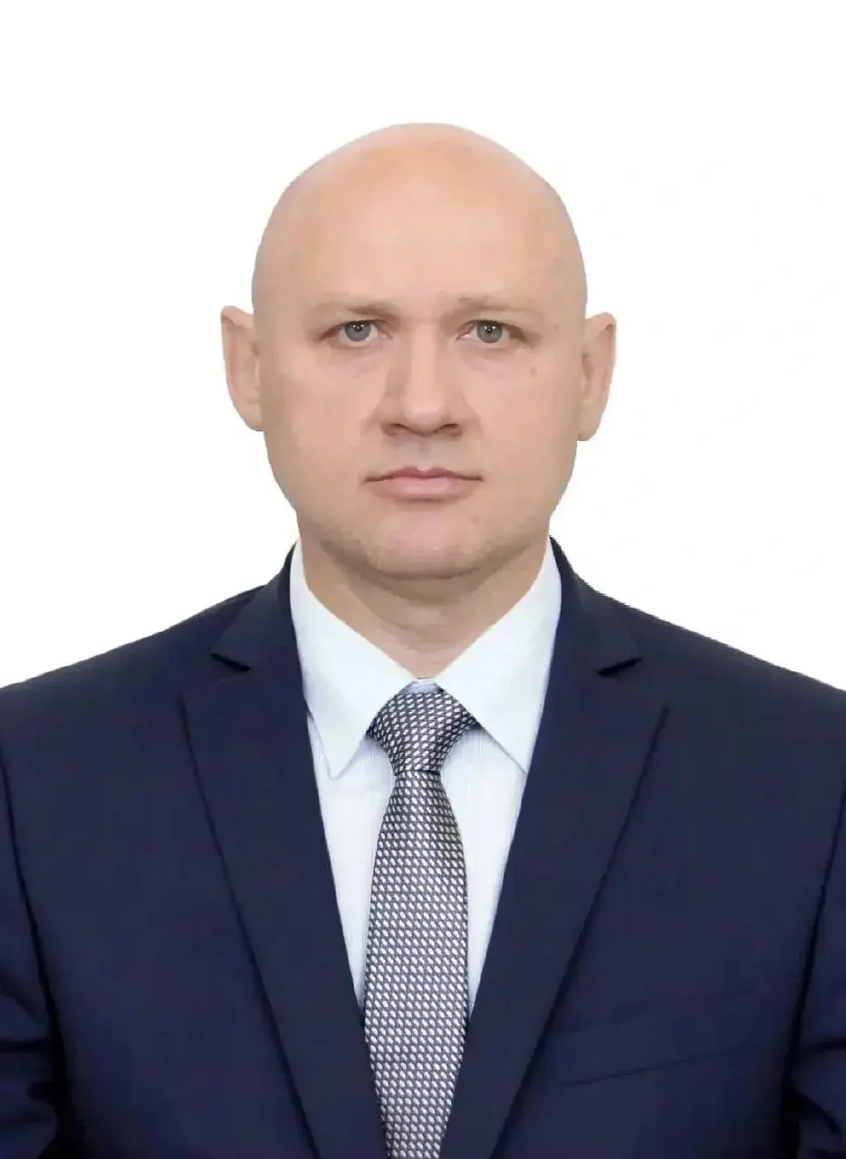 Партия выдвинула одномандатника Александра Кадирова. Он — ветеран, индивидуальный предприниматель, отец троих детей; в 2022 году был мобилизован вместе с сыном.
