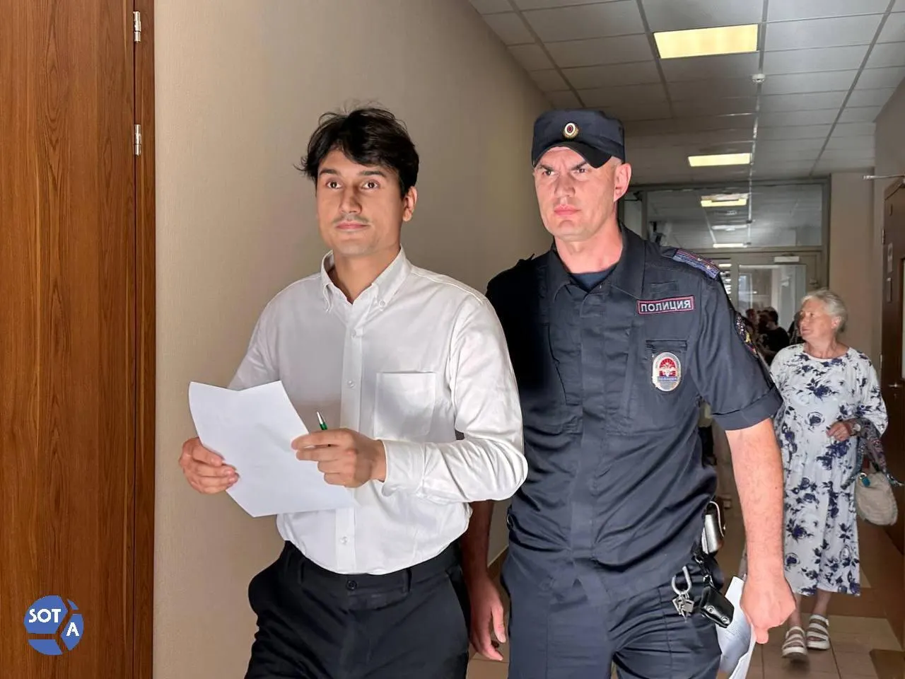 Городской суд Санкт‑Петербурга отклонил апелляции и сохранил арест двух оппозиционных активистов после публикаций с гиперссылками, которые суд признал демонстрацией экстремистской символики.