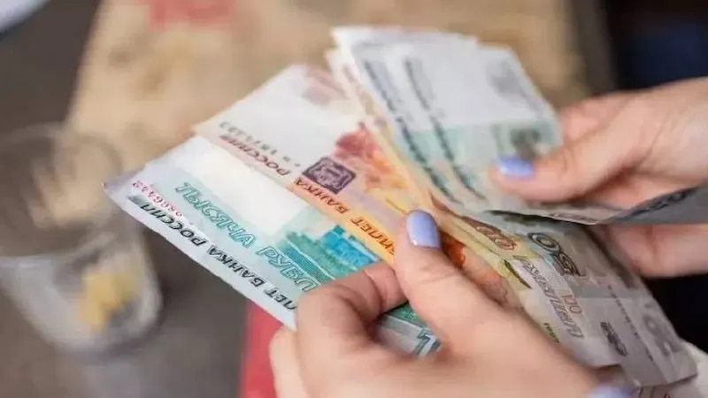 У хозяйки дома в Мамонтовском районе пропали 12,5 тысячи рублей во время массажа. Полицейские быстро установили подозреваемую, возбуждено уголовное дело, часть денег изъята.