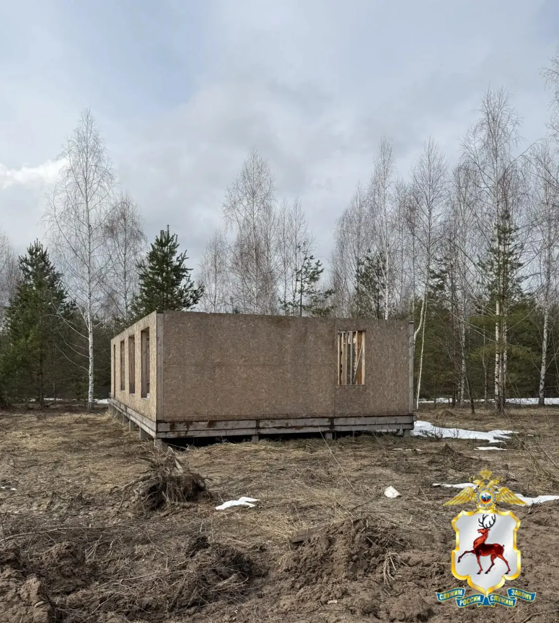 Пара собрала с семи жителей почти 33 млн руб. на строительство домов в деревне Килелей под Богородском, затем работы остановились; супругов обвиняют в мошенничестве, дело направлено в суд.