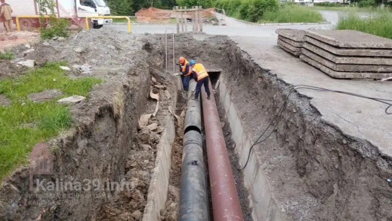 К концу 2025 года в регионе из 5 026 км водопроводов около 2 459 км (≈49%) нуждаются в обновлении. Одновременно растёт объём подаваемой воды, а изношенность труб остаётся серьёзным риском для водоснабжения.