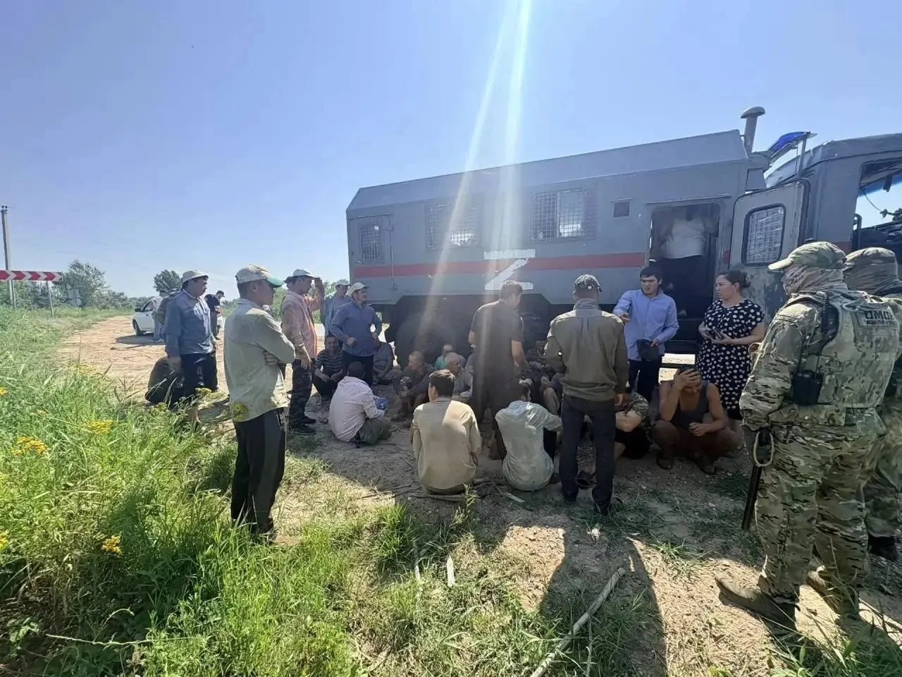 Во время рейда в селе Самофаловка полицейские выявили трёх нелегальных мигрантов; в отдел доставили 56 иностранцев, шестерым выписаны штрафы, троих планируют выдворить.