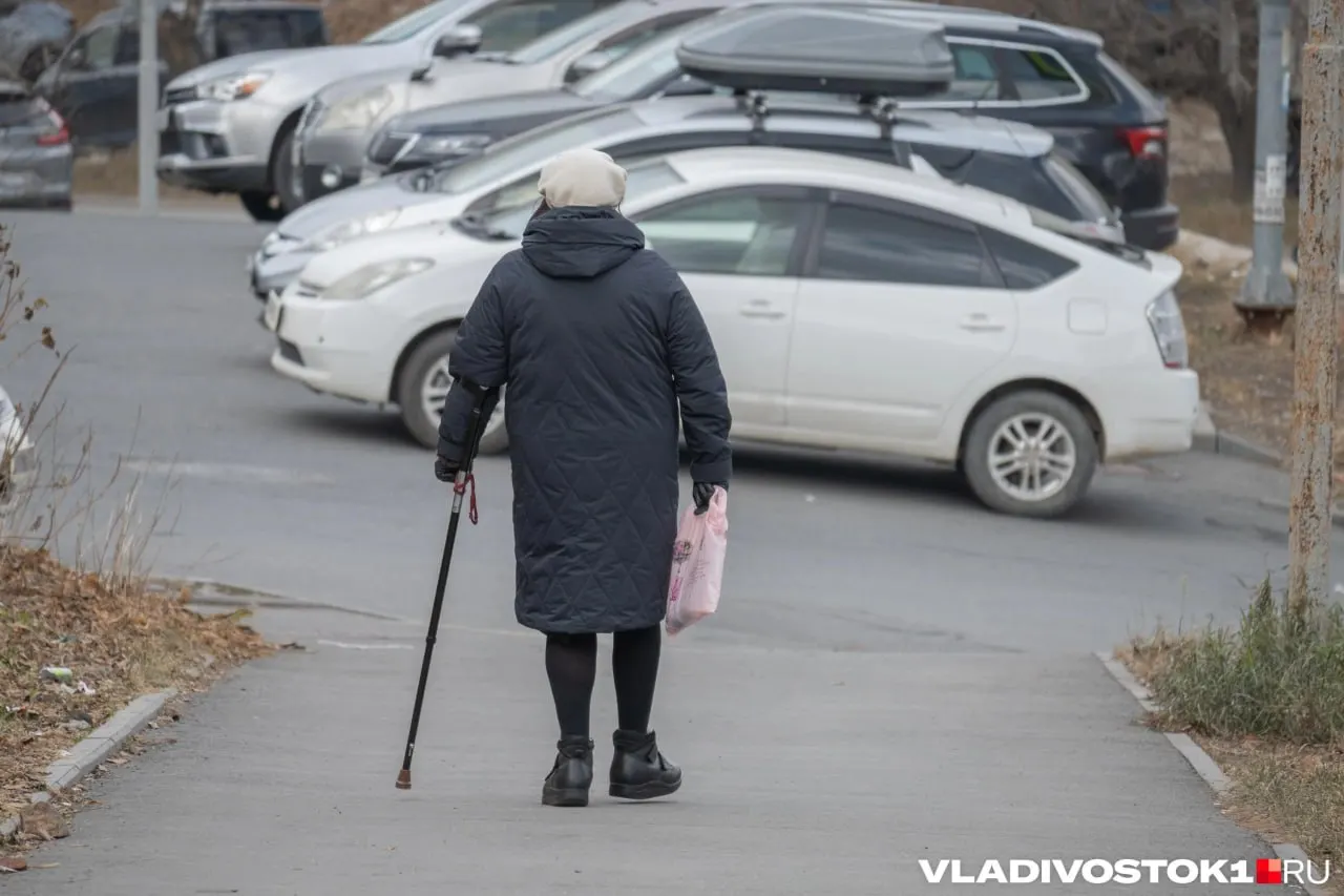Женщина присвоила выплату, предназначенную ветерану из Кузбасса к 80‑летию Победы; родственники заявили о пропаже, после расследования дело дошло до суда и завершилось приговором.