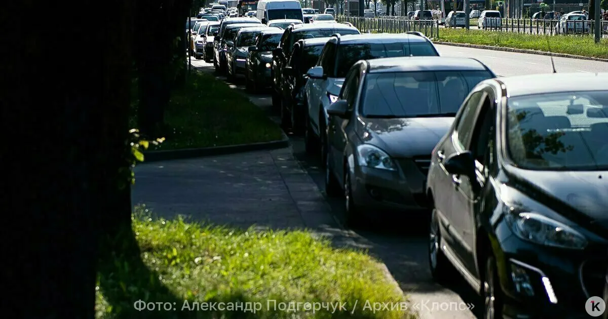 На автозаправке в Челябинске в результате конфликта один человек получил ранение — подозреваемого позднее задержали, оружие, по данным полиции, было выброшено.