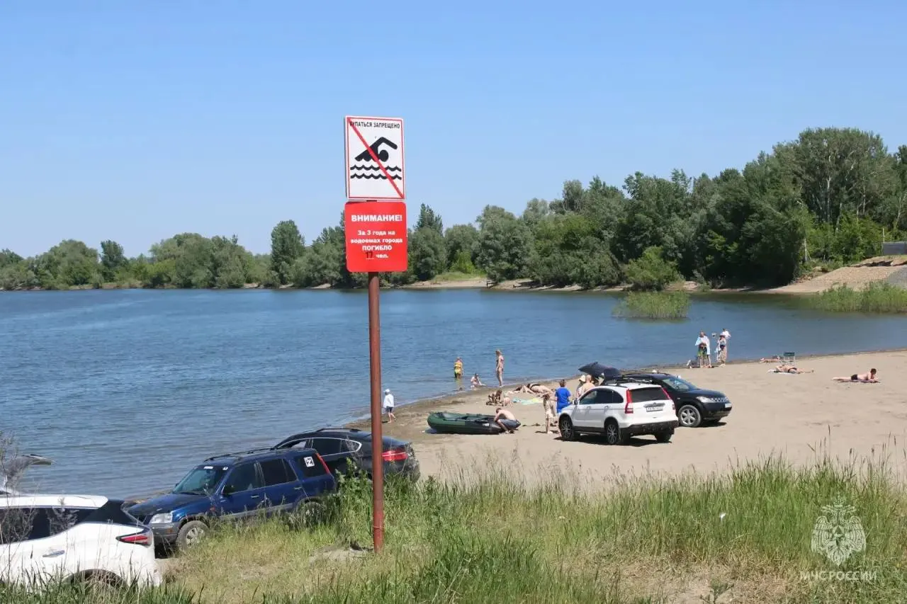 С начала 2026 года на водоемах Алтайского края утонуло 31 человек, в числе погибших — 11 детей. Спасатели проводят рейды, используют беспилотники и выставляют мобильные посты для профилактики несчастий.