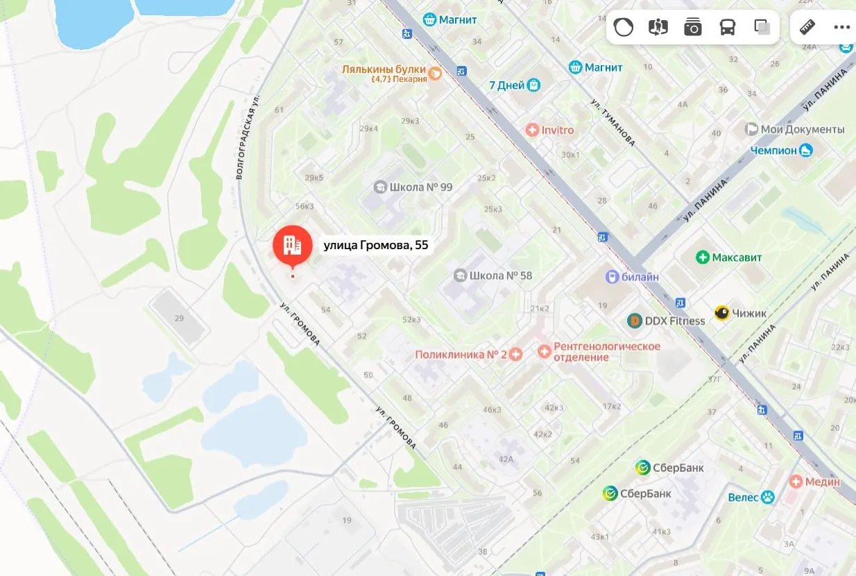 Власти решили расширить допустимое использование участка: к существующему назначению добавят многоквартирную жилую застройку. Объект планируют подготовить и выставить на торги в обновлённом виде до конца 2026 года.