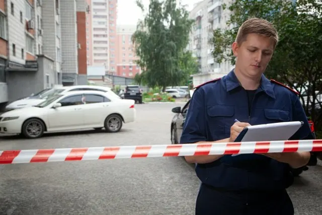 Мужчине предъявили обвинение в хулиганстве: 21 июля он выстрелил из пневматической винтовки и ранил 13‑летнюю девочку; позже он стрелял ещё в двух несовершеннолетних.