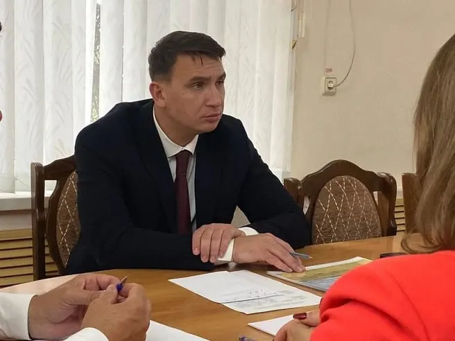 Суд отклонил ходатайство об изменении меры пресечения для Дениса Полюбина. Его задержали 22 июня по подозрению в хищении около 60 млн руб.; в деле фигурирует ещё возможное присвоение 23 млн.