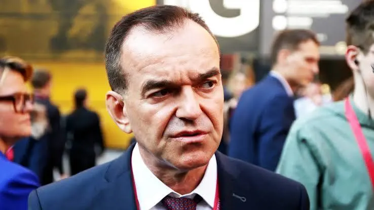 Вениамин Кондратьев заявил, что регион получил резервы топлива и ожидает дополнительные поставки; перебои на отдельных АЗС он связал с нарушениями логистики или искусственно созданным ажиотажем.