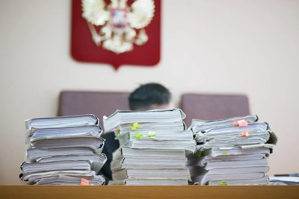 Заместитель главного врача одной из больниц Воронежской области подозревается в выдаче медицинских справок мигрантам за вознаграждение. По версии следствия, он получил свыше 1,2 млн рублей.