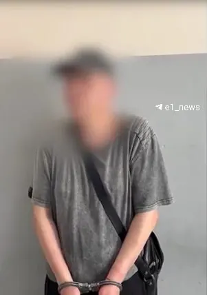 Мужчина, приехавший из Свердловской области, тестировал новую рогатку и попадал в окна жилых домов. Полицейские быстро нашли его; теперь он должен возместить причинённый ущерб.