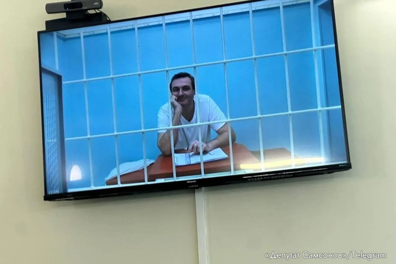 Семён Колдаев подал гражданский иск к бывшему депутату Артему Самсонову с требованием компенсации морального вреда за события 2018 года — 1,5 млн рублей.