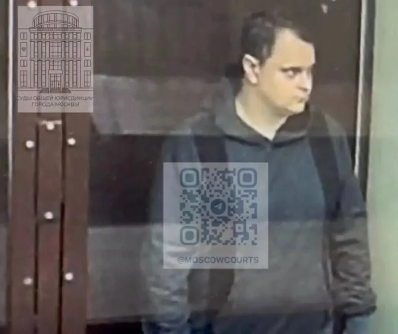Сергея Ковалева, обвиняемого в передаче служебных сведений и получении вознаграждения, перевели под домашний арест. Дело рассматривается в закрытом режиме.